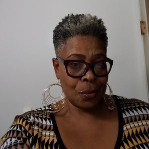 Meet your Posher, Paula